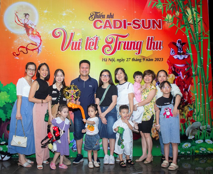 Em nhỏ CADI-SUN vui Trung thu cùng nàng Bạch Tuyết và bảy chú lùn